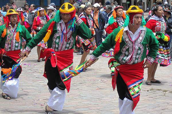 Carnaval cusqueño, una fiesta colorida acompañada de agua y serpentinas