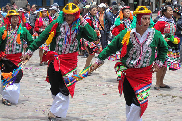 Carnaval cusqueño, una fiesta colorida acompañada de agua y serpentinas