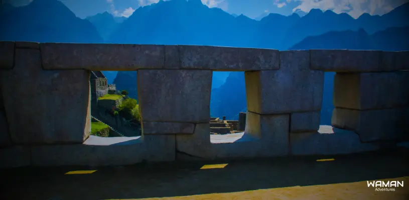 templo del sol en el amanecer en machu picchu