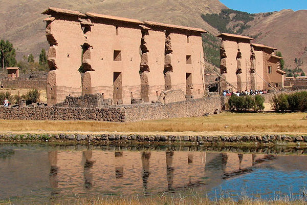 “Raqchi – El audaz complejo arqueológico ”