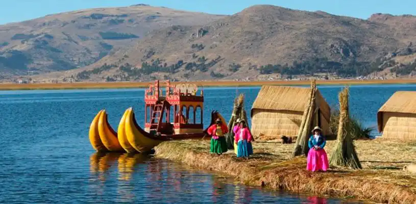 Isla flotante de los Uros