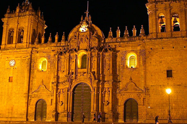 “La Imponente Catedral del Cusco”