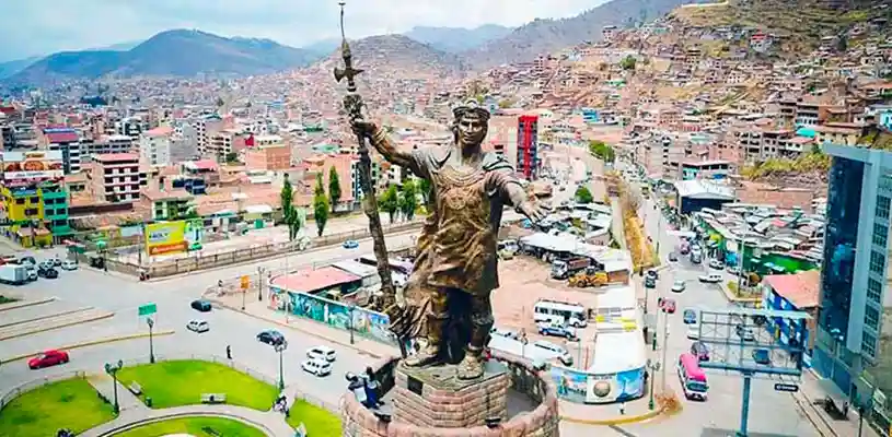 Monumento de Pachacuteq Waman Adventures 1