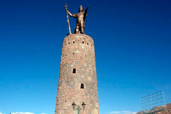 El monumento al Inca Pachacutec en Cusco