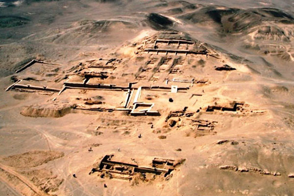 El Centro Ceremonial de Cahuachi… El Centro Ceremonial de Cahuachi…