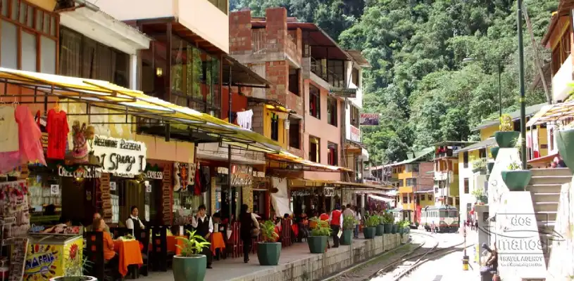 aguas calientes machu picchu pueblo waman adventures