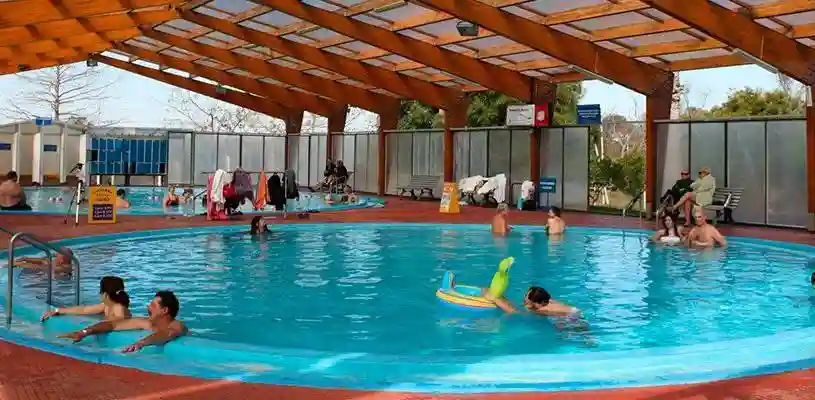 Piscinas de aguas termales en Termas del Daymán, departamento de Salto, Uruguay