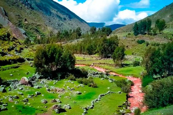 EL IMPRESIONANTE RÍO ROJO, EN CUSCO EL IMPRESIONANTE RÍO ROJO, EN CUSCO