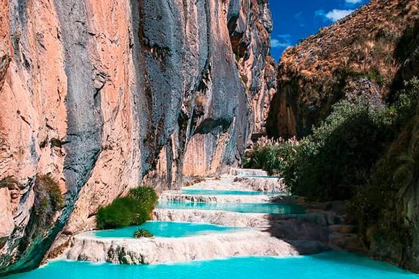 ¡Las hermosas pozas de aguas turquesas en Millpu!