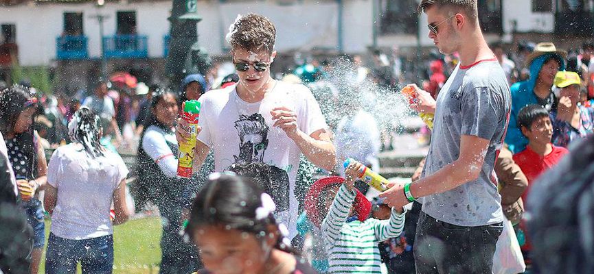 Conoce y celebra las 5 mejores festividades de carnavales en Perú Conoce y celebra las 5 mejores festividades de carnavales en Perú