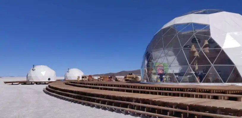 Domos en el salar de Uyuni, Bolivia