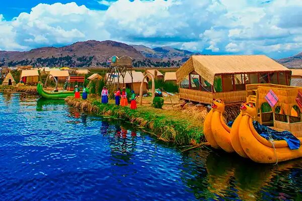 PUNO Y EL LAGO NAVEGABLE MÁS ALTO DEL MUNDO, TITICACA