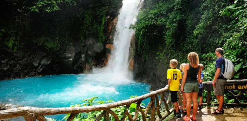 «Coloración fluvial» Impresionante coloración del Rio Celeste Costarica