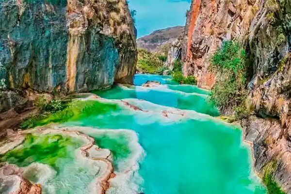 Millpu, piscina turquesa de los Dioses