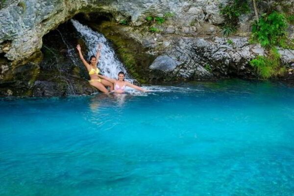 POZUZO Y LAS POZAS TURQUESAS DE AGUA SALADA