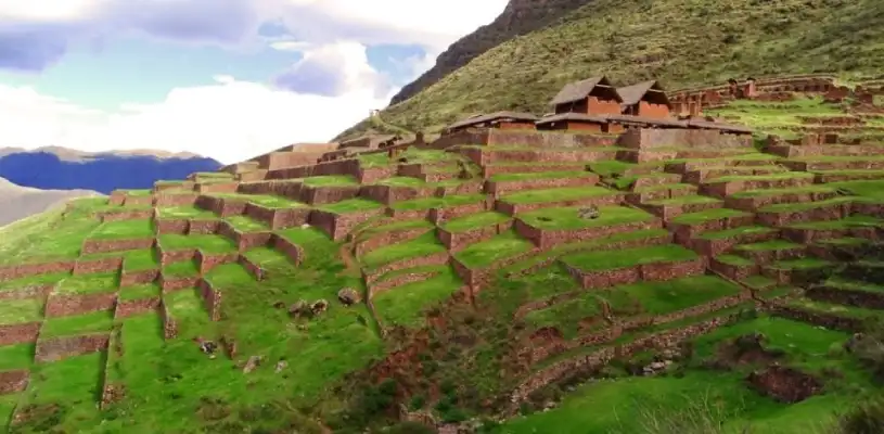 RECINTO ARQUEOLÓGICO DE HUCHUY QOSQO – JAQUIJAHUANA