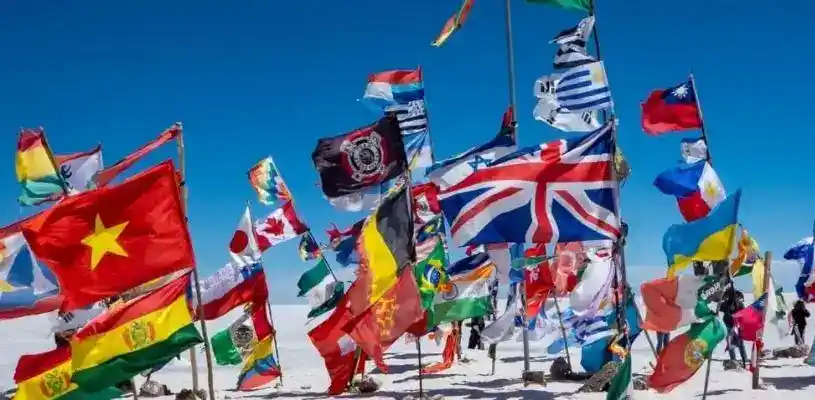 Plaza de las Banderas Uyuni