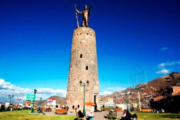 VISITA «EL MONUMENTO DEL INCA PACHACÚTEC» EN CUSCO