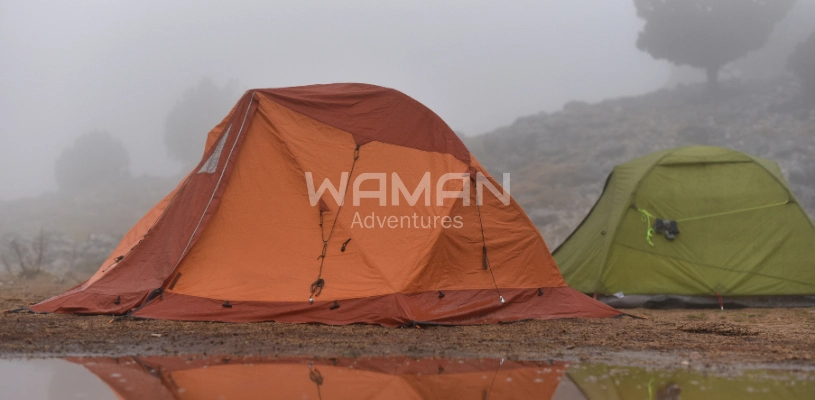 campamento en lluvia