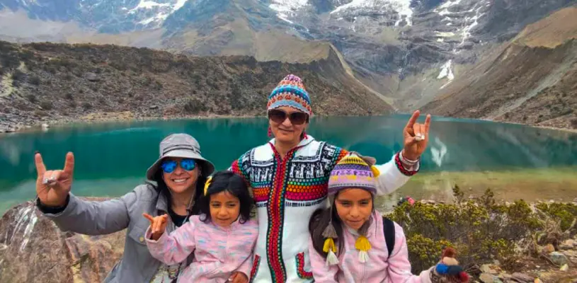 Laguna Humantay con niños
