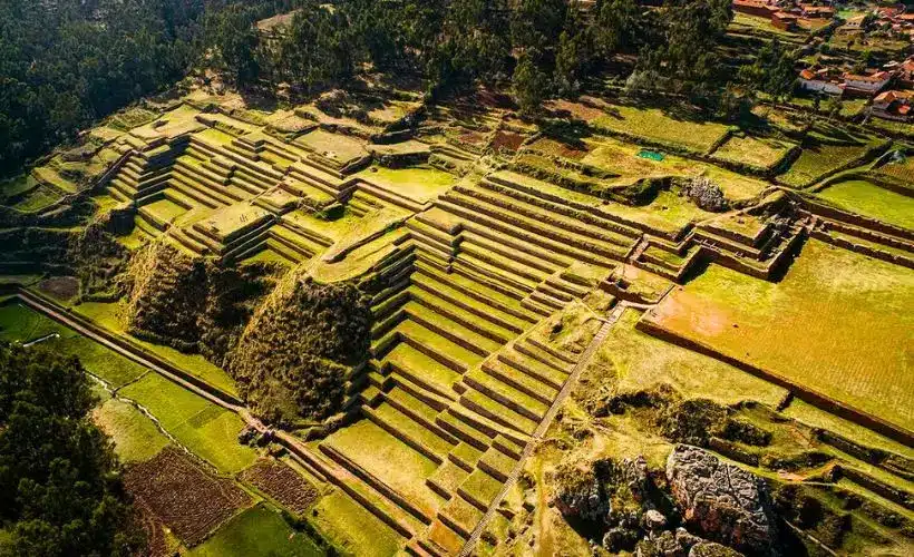 Las terrazas agrícolas son un símbolo de la ingeniería inca en Chinchero.