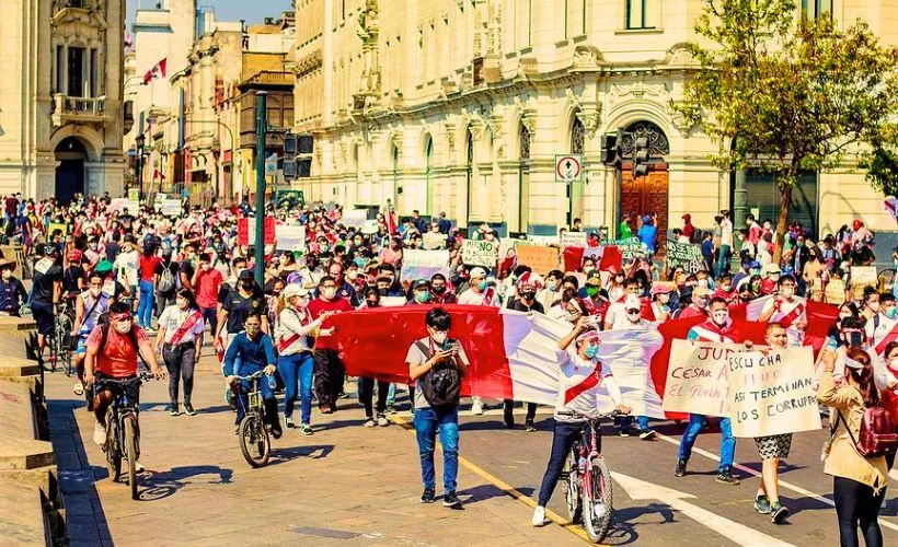 El conflicto social en el Perú surgió por tensiones políticas, económicas y demandas sociales no atendidas.