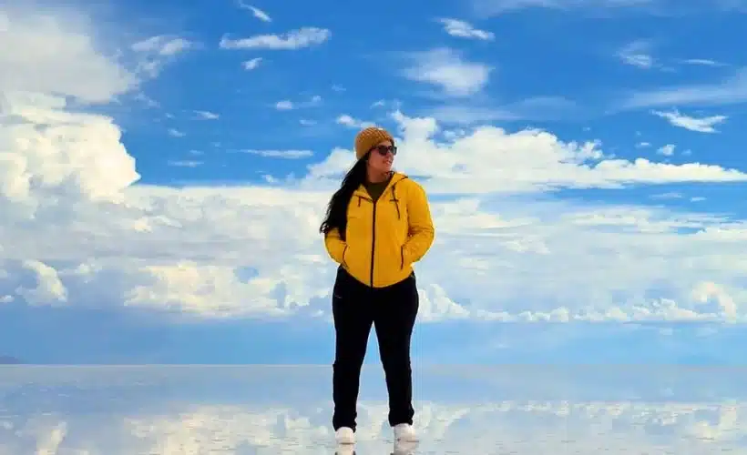 La turista aprovecha para capturar momentos inolvidables con el efecto espejismo.