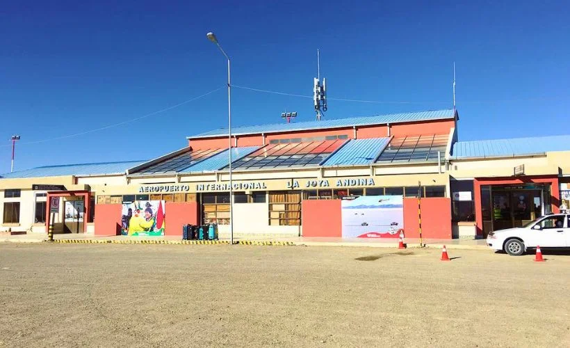 Existen varios vuelos disponibles para llegar al Salar de Uyuni desde diferentes ciudades de Bolivia.
