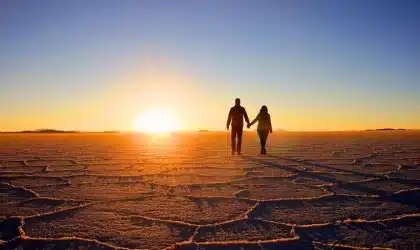 Atardecer en el Salar de Uyuni: cuándo ver el efecto espejo y qué esperar Atardecer en el Salar de Uyuni: cuándo ver el efecto espejo y qué esperar
