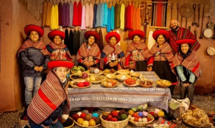 Teñido en Chinchero: Colores naturales y tradición viva en los tejidos andinos Teñido en Chinchero: Colores naturales y tradición viva en los tejidos andinos