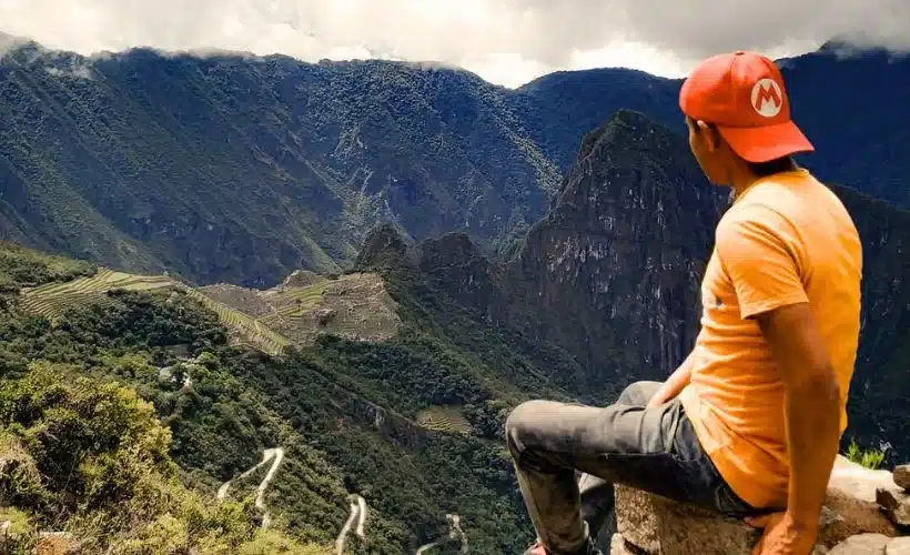 Muchos turistas prefieren la vista de Inti Punku por sus panorámicas impresionantes y la conexión directa con Machu Picchu.