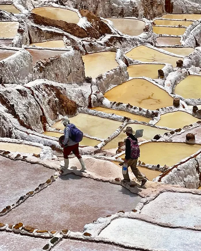 Las salineras de Maras son uno de los paisajes más impresionantes del Perú.