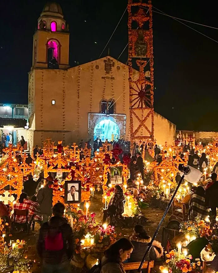 traditional Day of the Dead altar decorated with marigold flowers, candles, and pan de muerto, surrounded by offerings that honor ancestors during Mexico’s Día de Muertos celebration.
