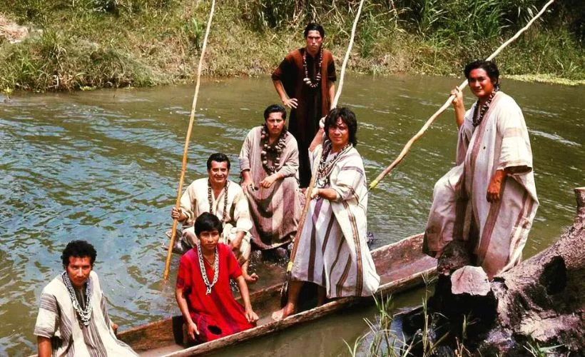 La música de la selva está vinculada a la naturaleza, la espiritualidad y la conexión con los animales.