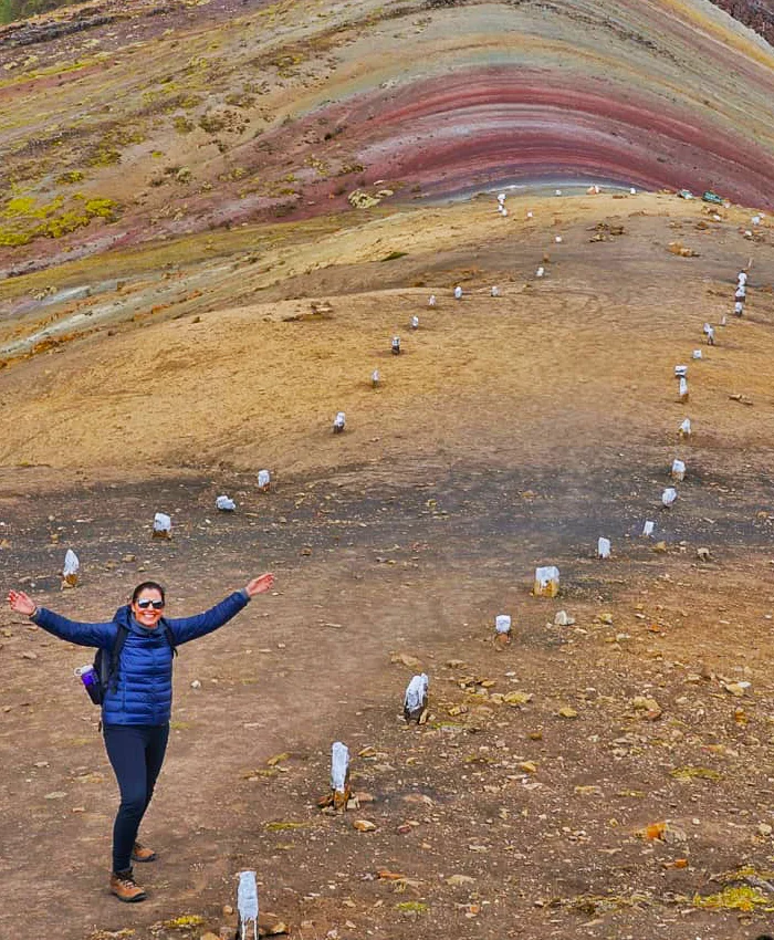 Vive la aventura de caminar entre tonos rojizos, verdes y dorados, únicos en los Andes peruanos.