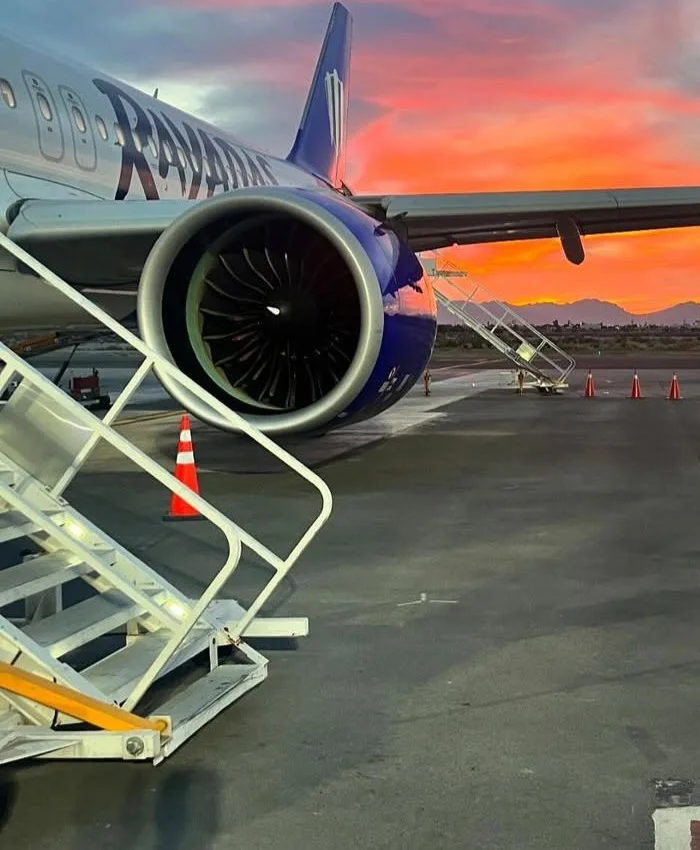 Ala de avión durante un vuelo internacional de México a Perú