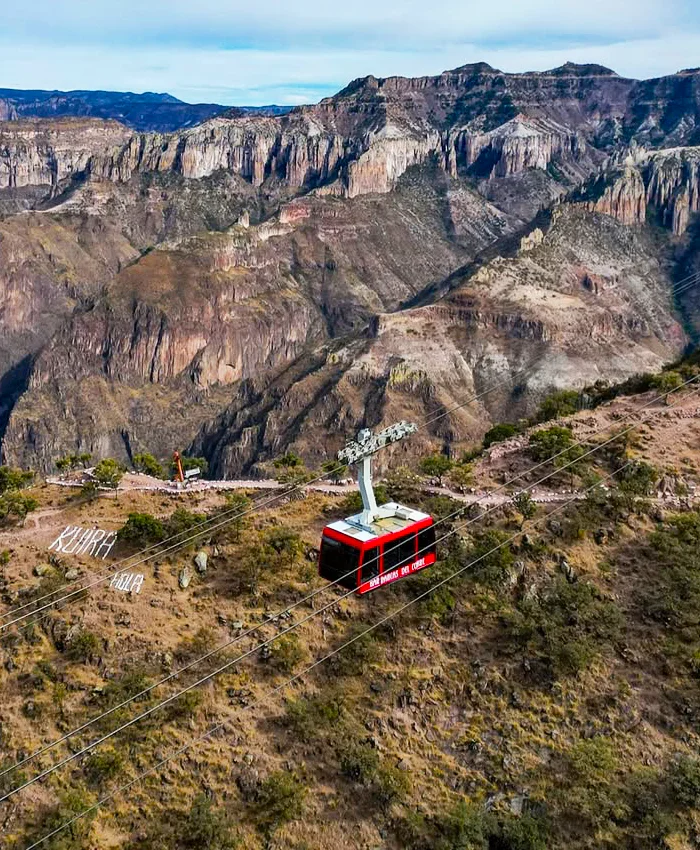 El teleférico es parte del sistema del Cañón del Cobre, una de las atracciones más famosas del norte de México.