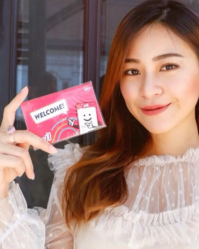 En la tarjeta se puede leer la palabra “Welcome!”, lo que sugiere que se trata de un chip nuevo o de bienvenida.