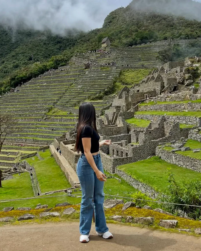 Terrazas y estructuras de Machu Picchu durante la visita del cuarto día