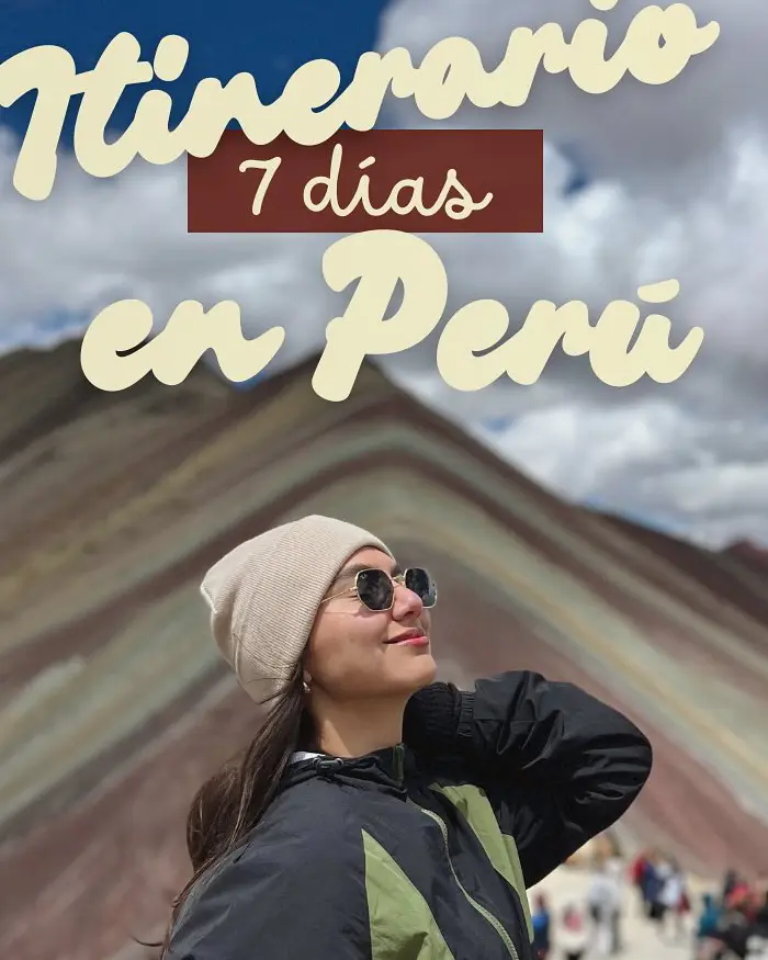 Viajera en la Montaña de Colores durante un paquete por Cusco