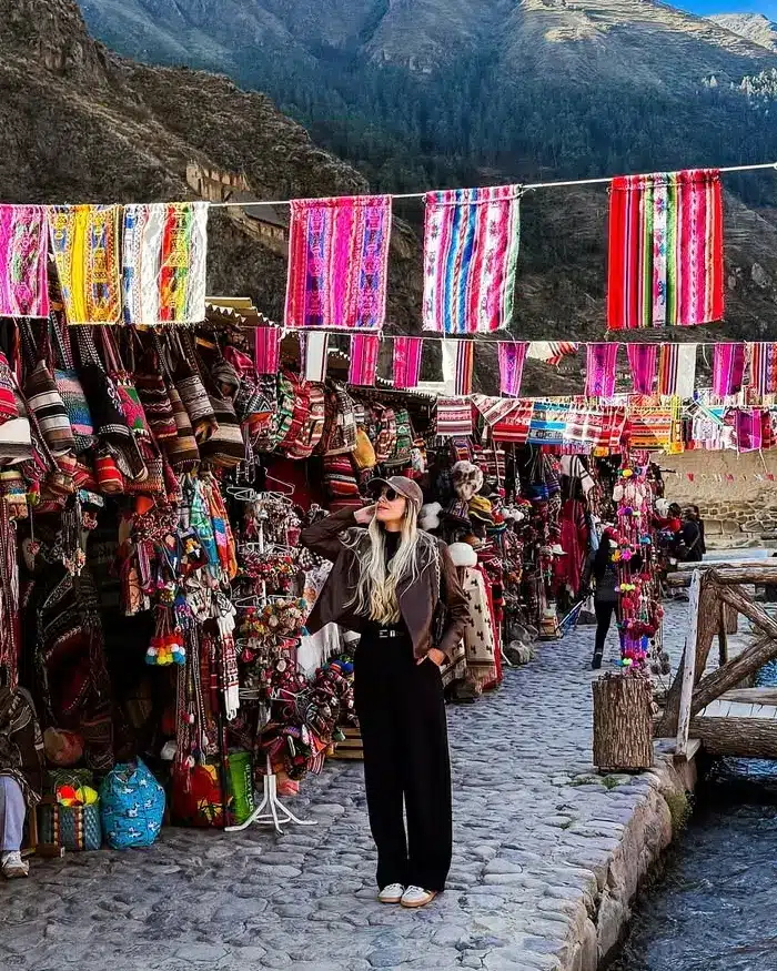 Textiles tradicionales de Chinchero dentro de una ruta cultural por Cusco