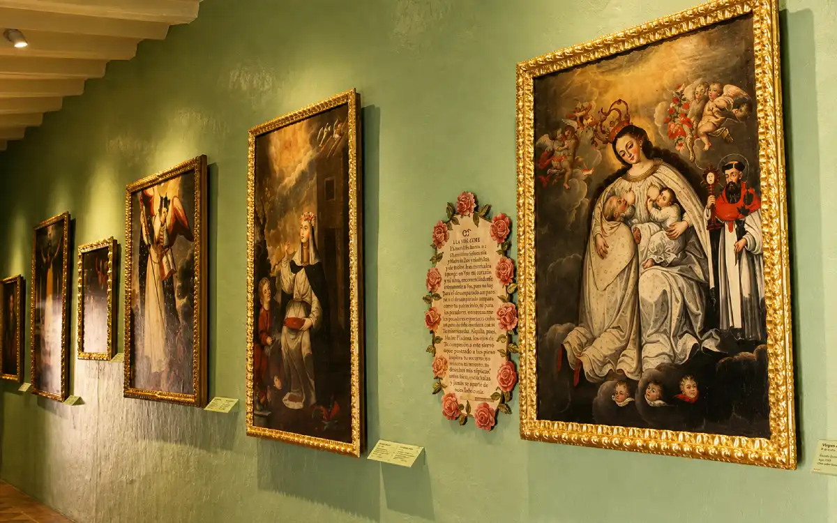 Cuadros de pintura virreinal en un museo de Cusco