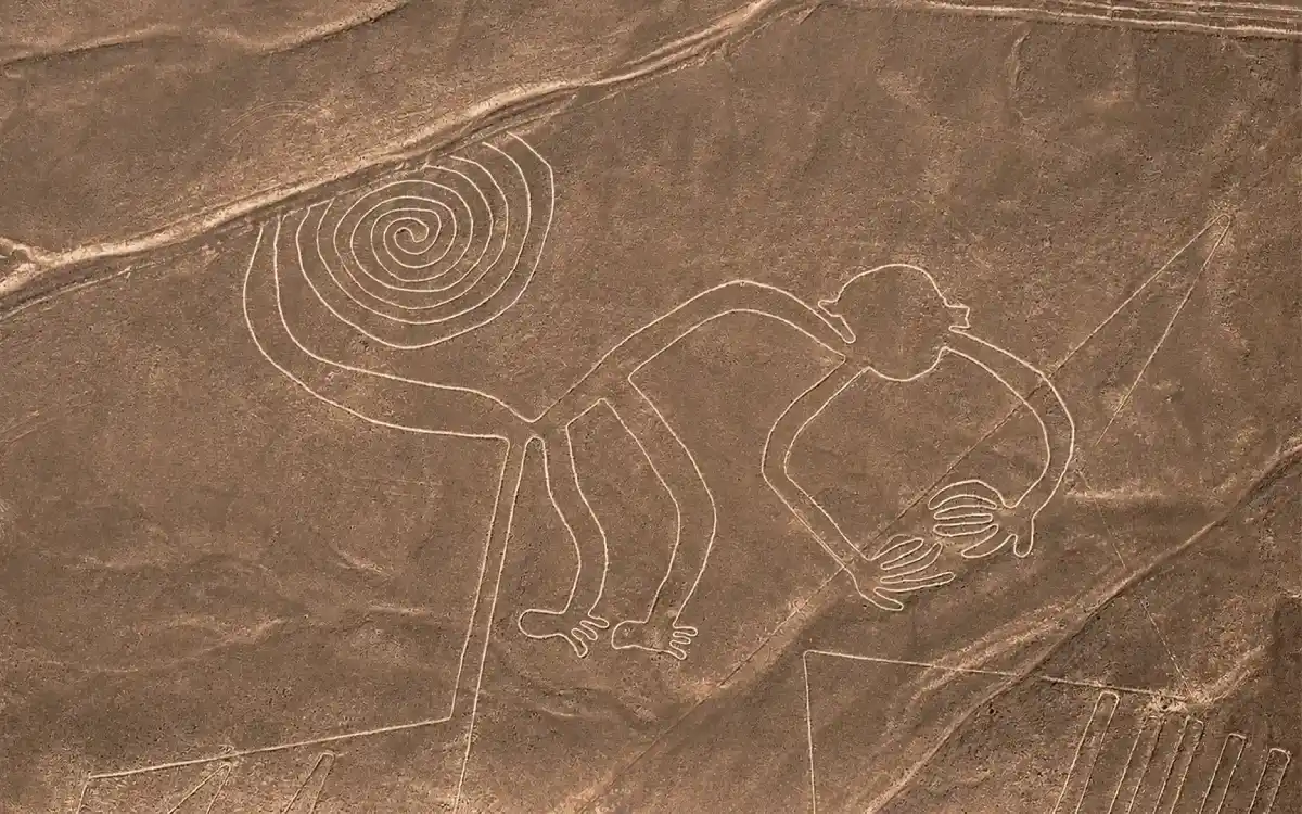 Vista aérea del geoglifo del mono en las Líneas de Nazca