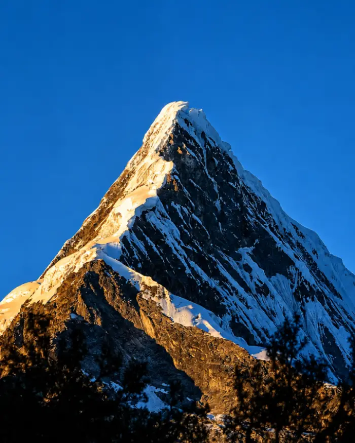 imagen de la montana Artesonraju ubicada en Peru