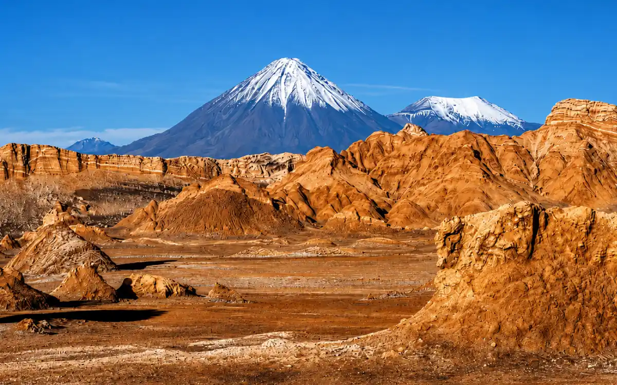 Paisaje panorámico del desierto de Atacama en Chile