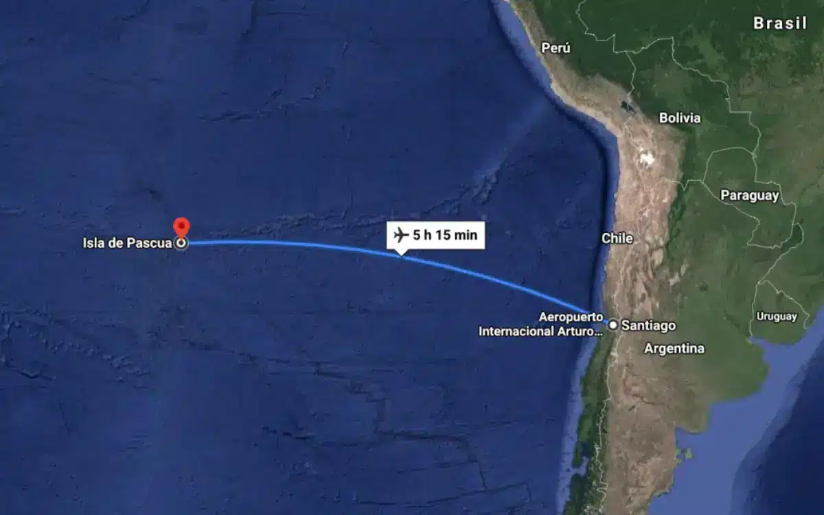 Mapa de la distancia entre Chile y la Isla de Pascua, con ruta aérea desde Santiago y tiempo aproximado de vuelo.