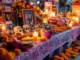 Día de Muertos en México y el calendario de llegada de las ánimas Altar tradicional del Día de Muertos en México con flores de cempasúchil