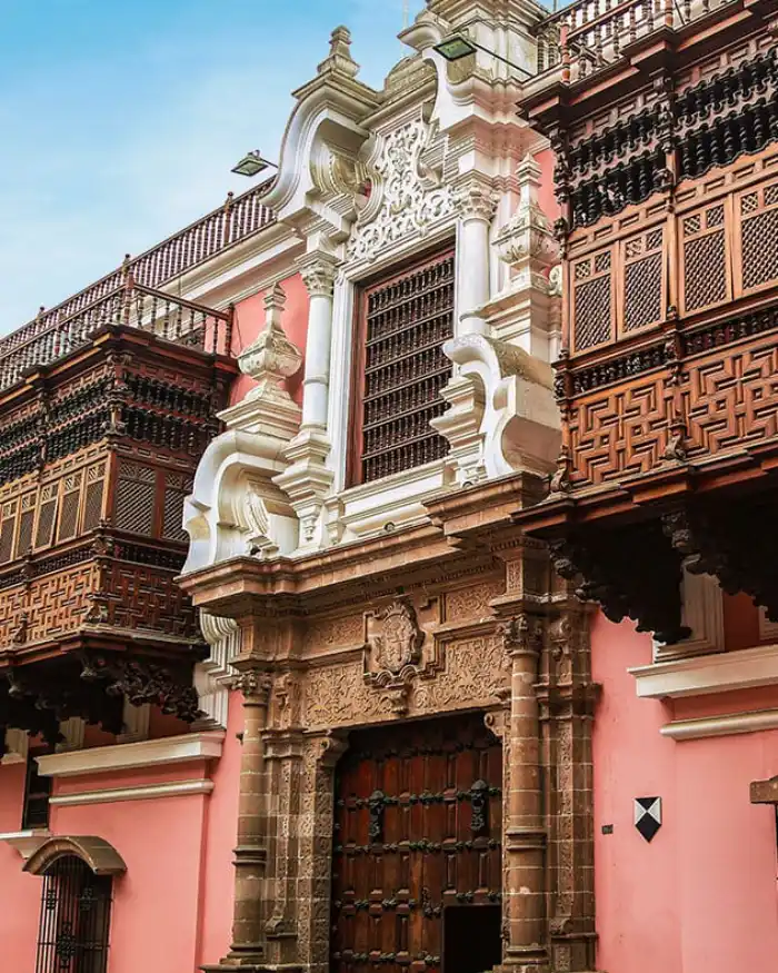 Palacio de Torre Tagle como ejemplo de arquitectura virreinal en el centro histórico de Lima