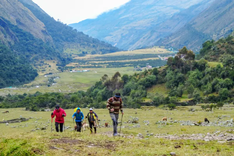 Lagoa Humantay — Passeio de Um Dia em Grupo — Foto 1